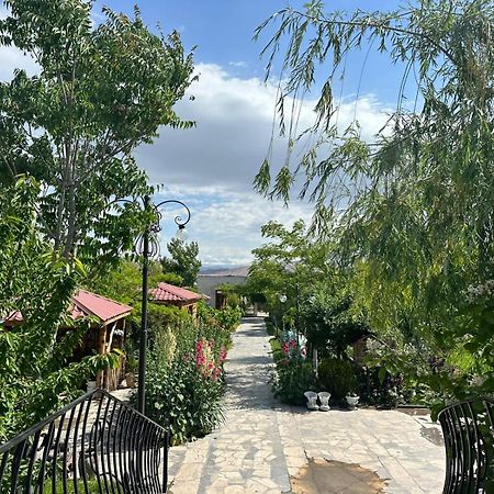 Ralina Restaurant and Hotel Ararat Bagian luar foto